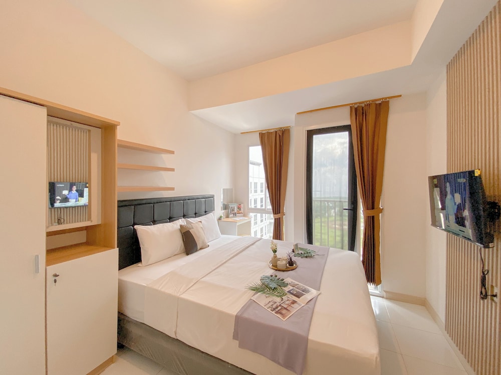 Best Furnished Studio at 39th Floor Tokyo Riverside PIK 2 Apartment