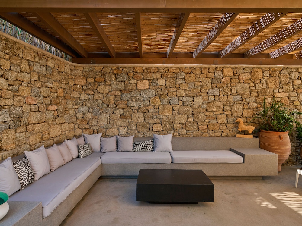 Kounoupas Complex by Mykonos Rocks
