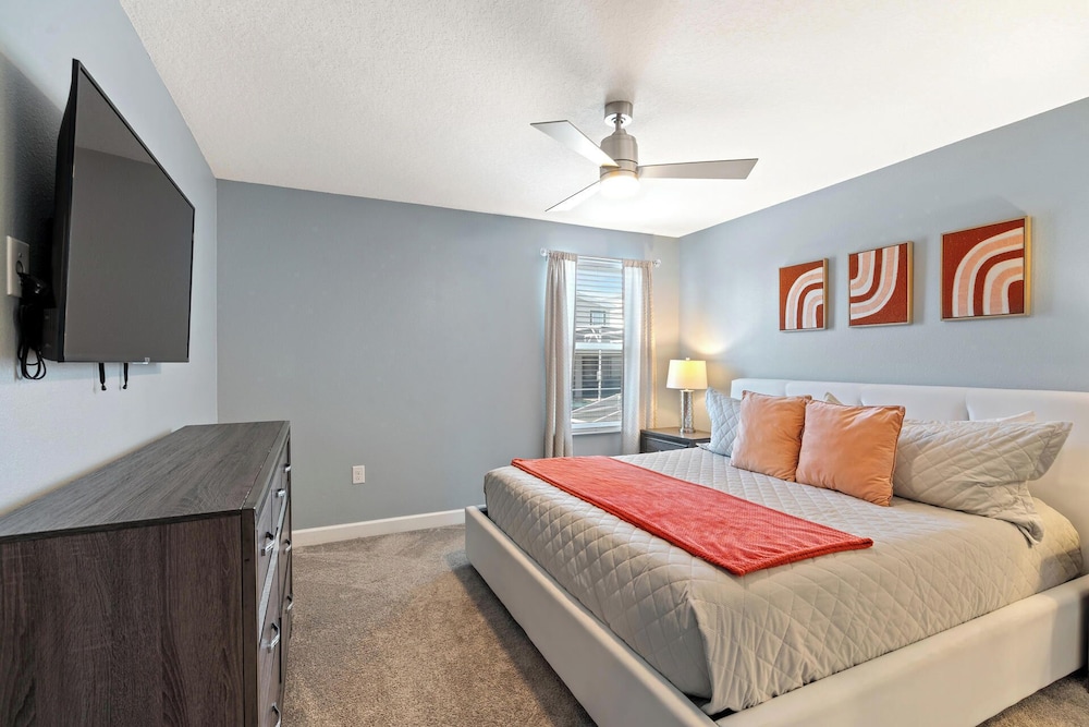 1194 Drop Lane