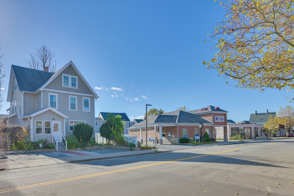 5 Mi to TD Garden: Quiet Medford Getaway!