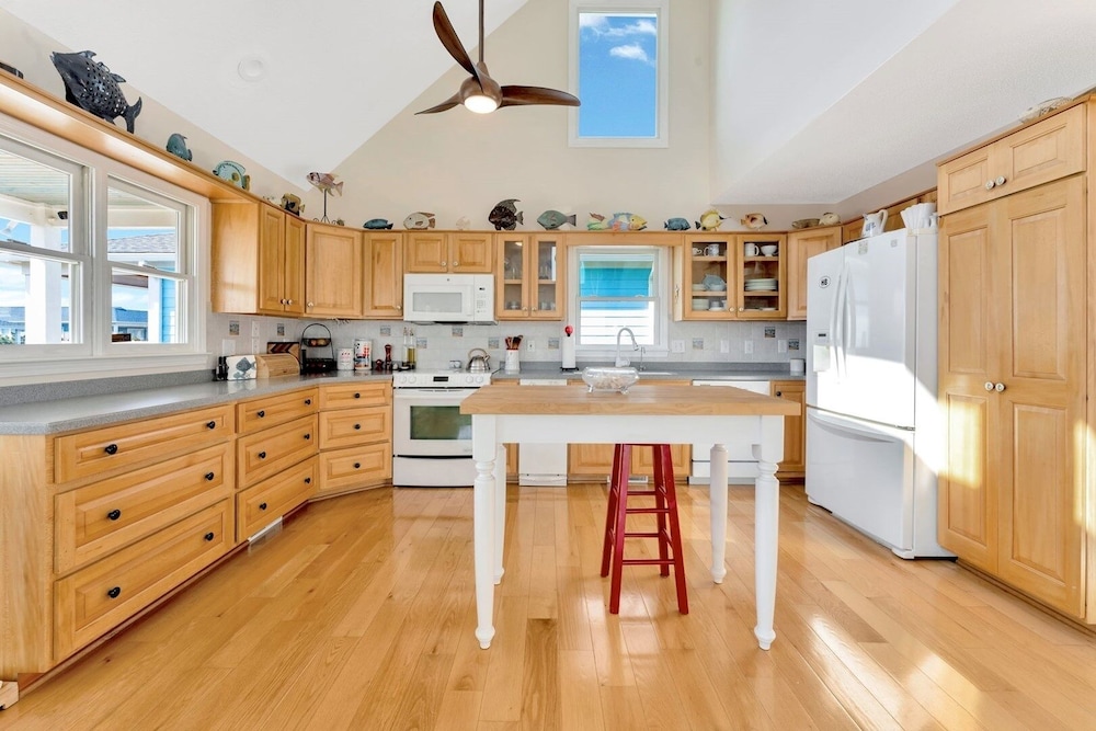Splish Splash 4 Bedroom Home by RedAwning view 5