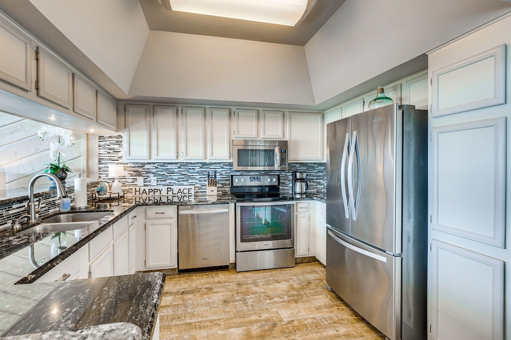 Beautiful Waterfront Condo on Lake Conroe w/ Dock view 4