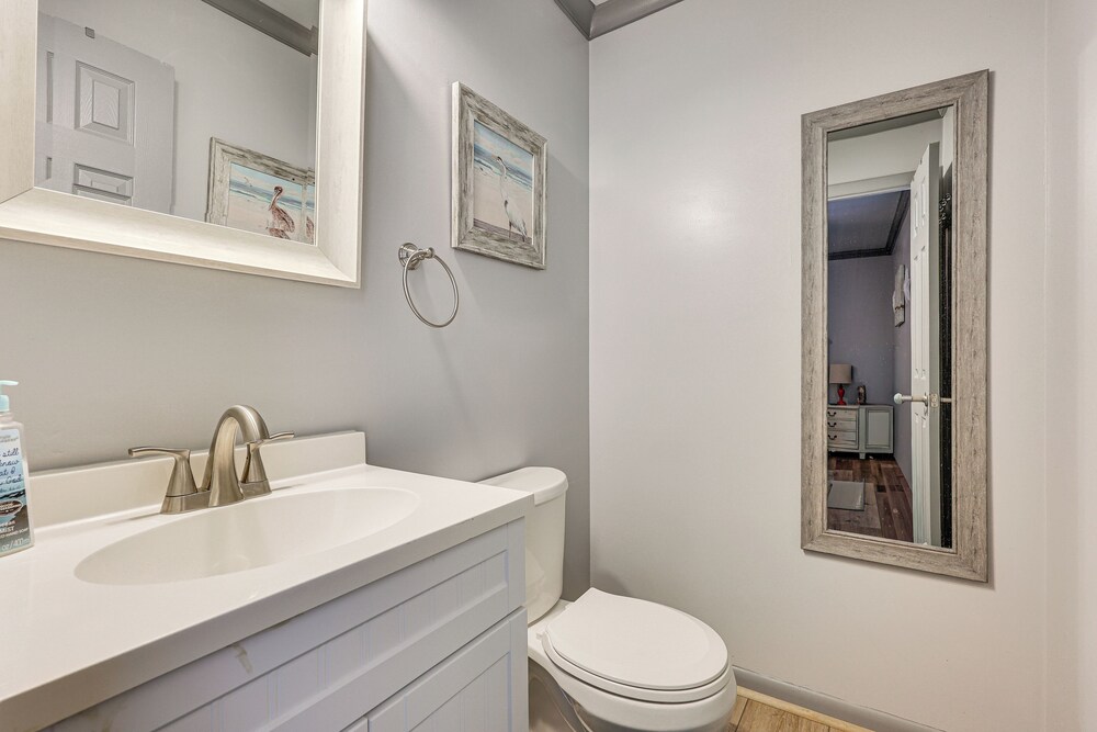 Play & Unwind, Oak Island Home < 2 Mi to Beach!