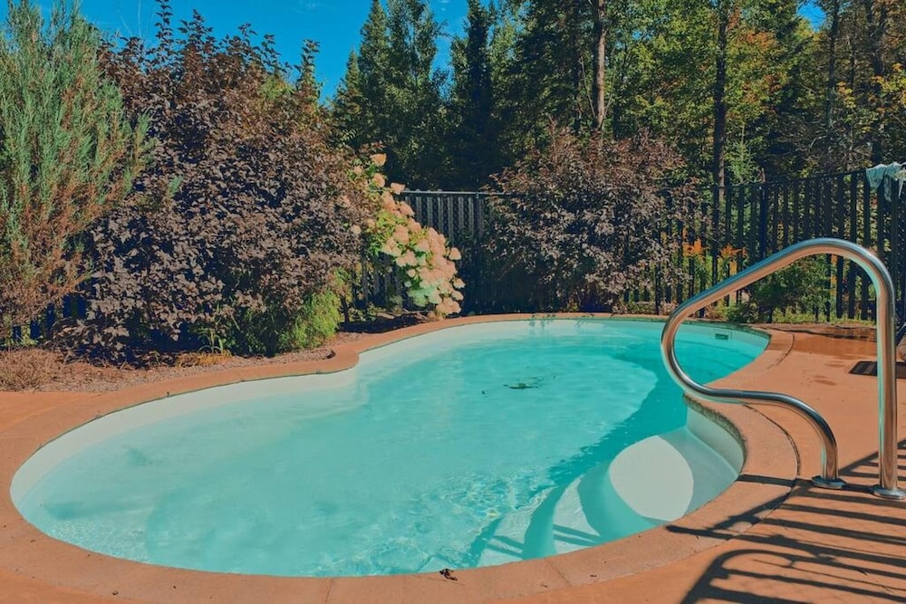 Grand Duc 74 - Gorgeous log Cottage With Private hot tub Heated Pool and Sauna