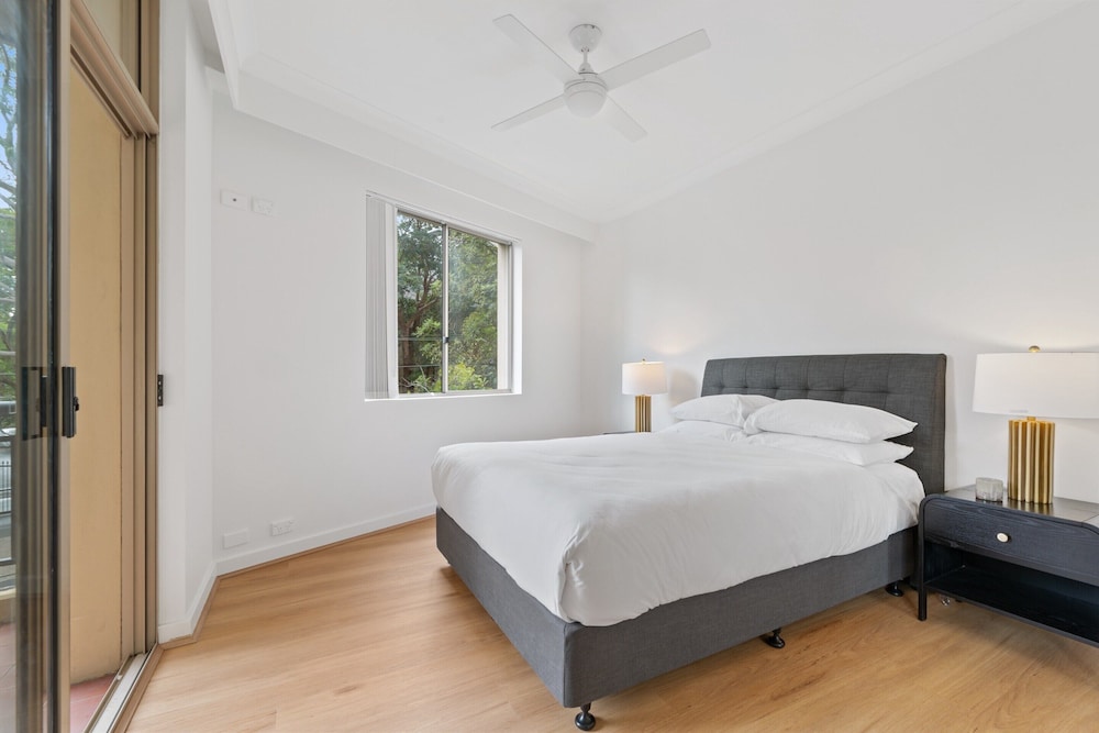 Stylish 2-bed Apartment With Pool in Camperdown