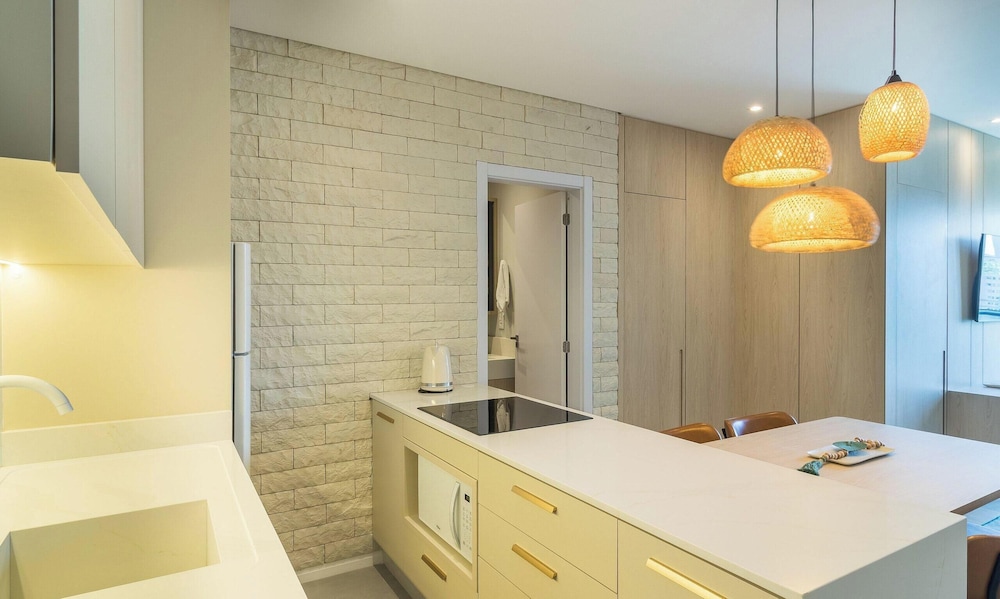 Your Exclusive Stay Just Steps From the sea in Meia Praia - FFS II