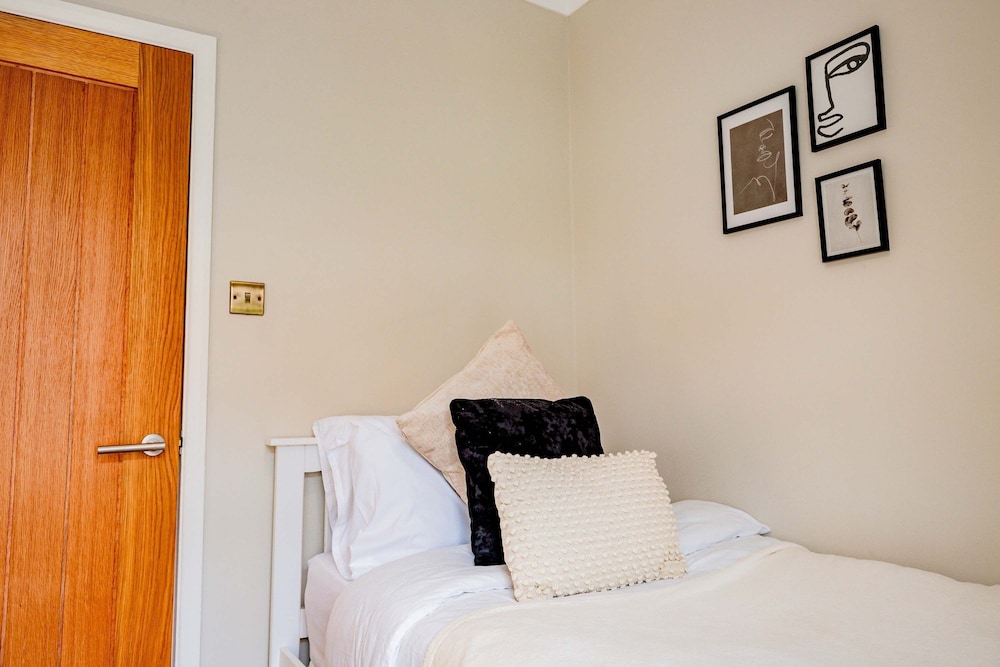Host Stay Mayfield House