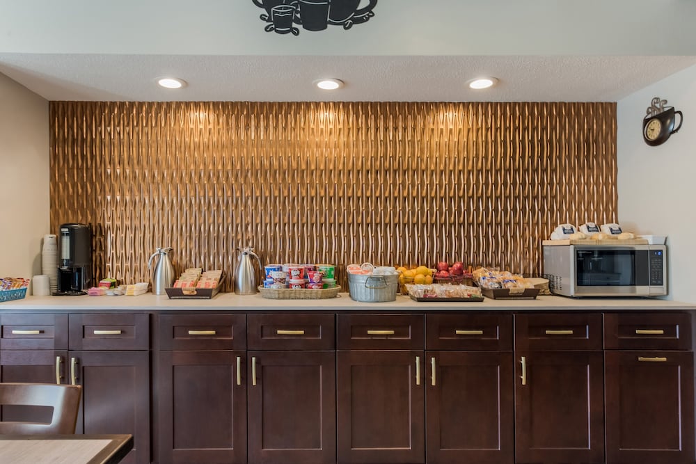 New York City Vacations - SureStay Plus Hotel by Best Western Highland Poughkeepsie - Property Image 11