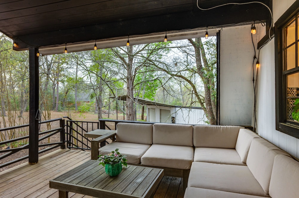 Willis Vacation Rental ~ 2 Mi to Lake Conroe! view 4