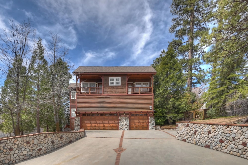 Matterhorn Peak Lodge – Upscale Mountain Escape