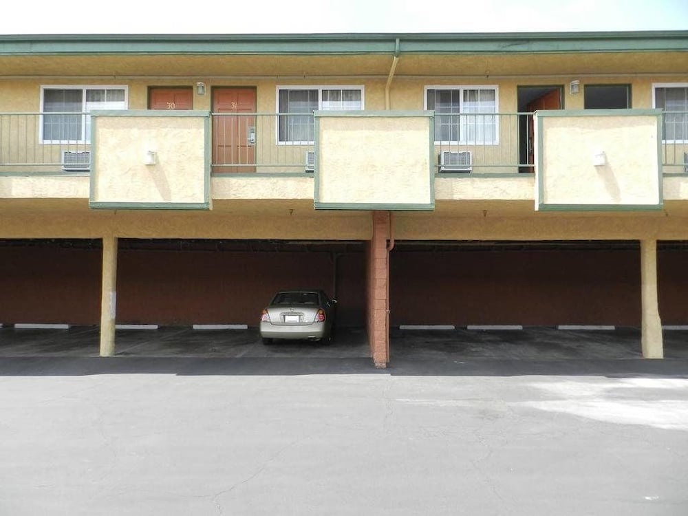 Starlite Motel - Property Image 16