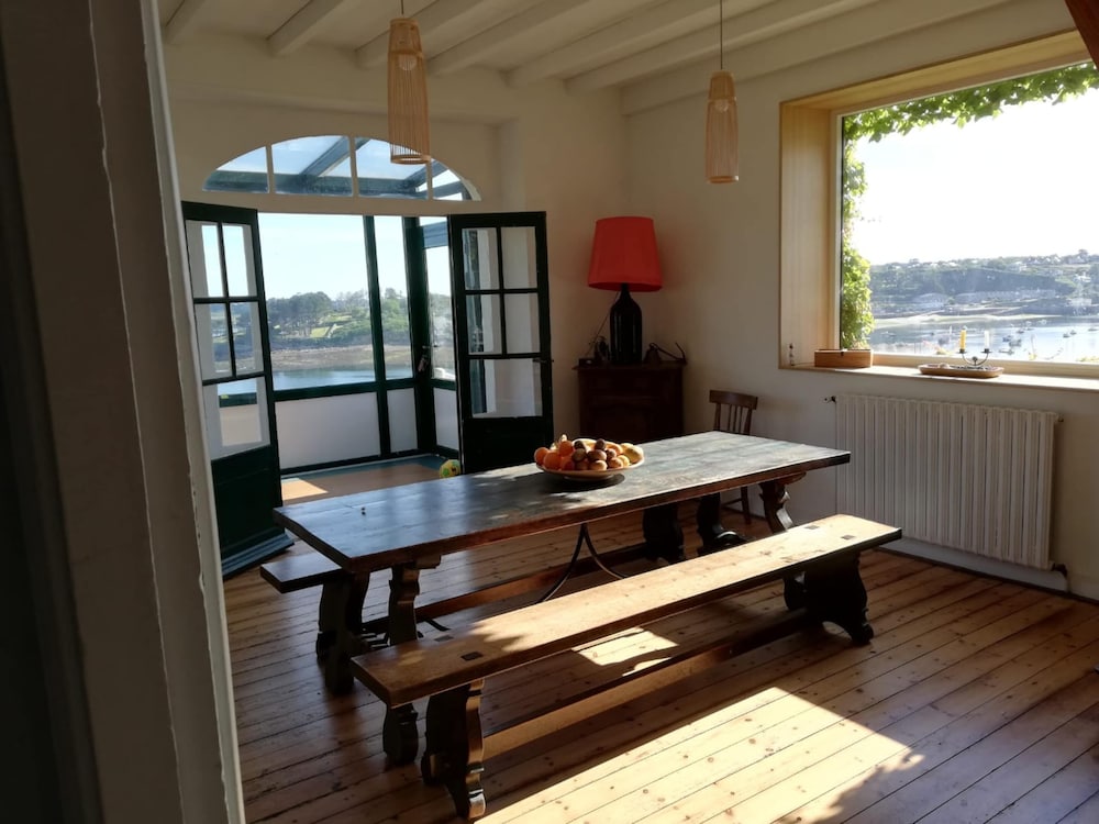 Superb sea View / Private Beach Access