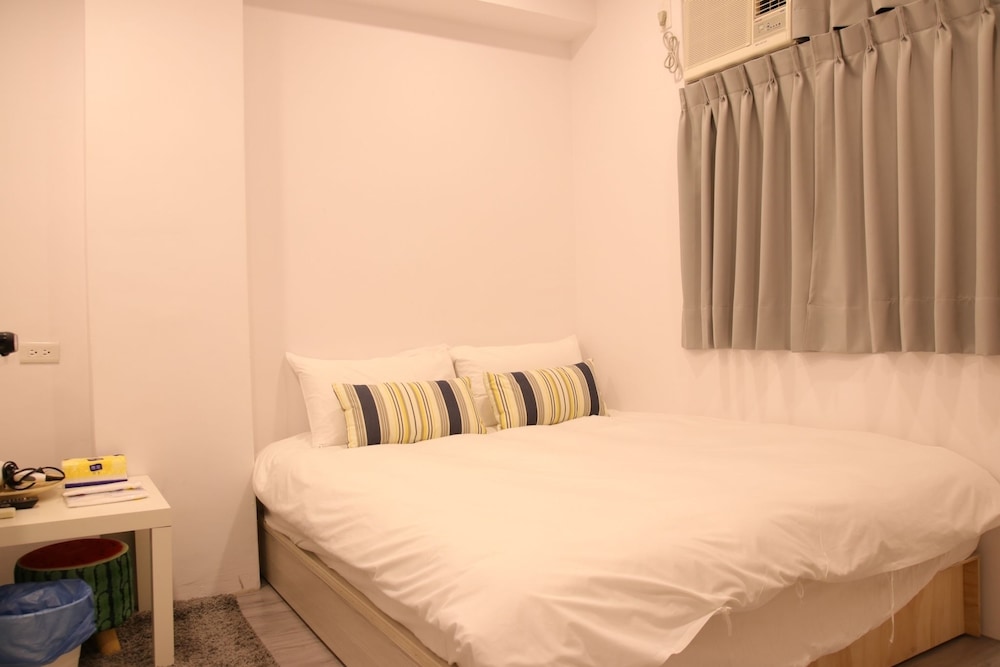 Fengjia Base14 Hostel