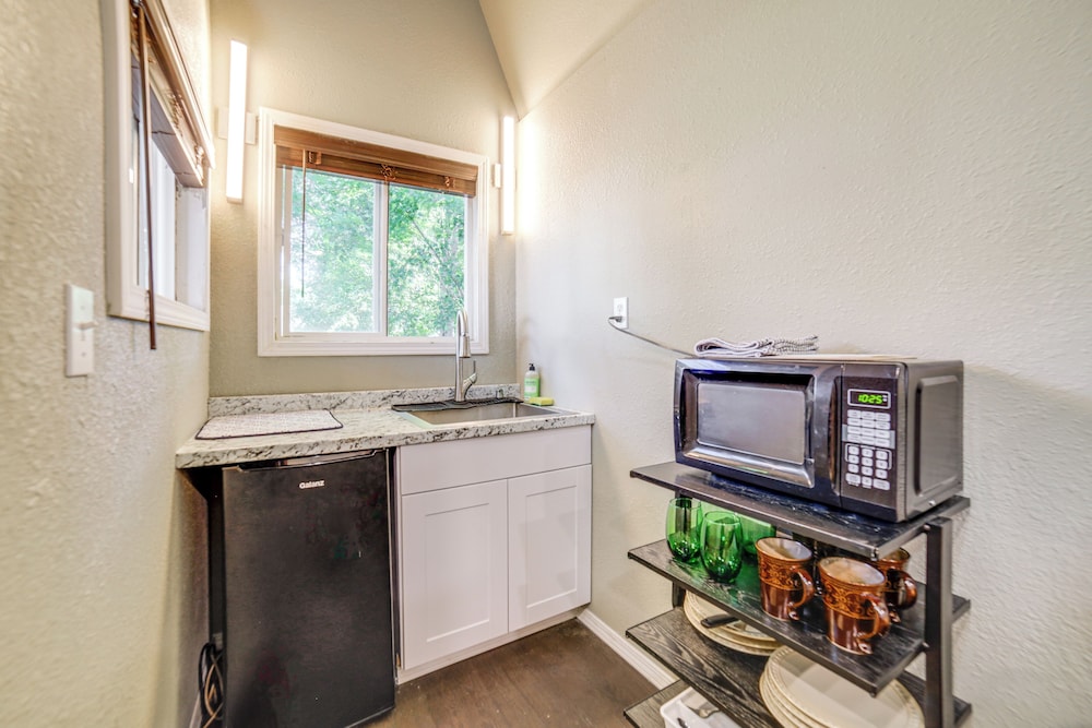 Cozy Tiny Home: 1 Mi to The Village at Meridian, photo 18