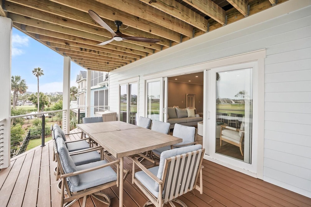 Spacious and Stylish 4-bed, 4.5-bath Home With Stunning Golf Views