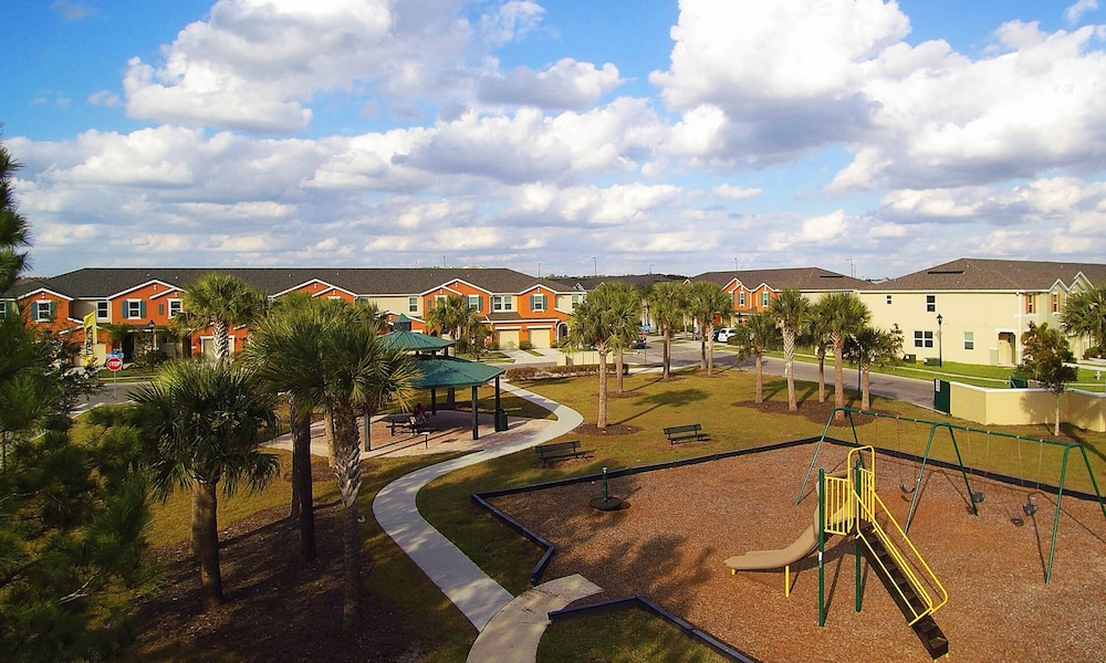 Modern 4BR w Patio Resort Pool Compass Bay