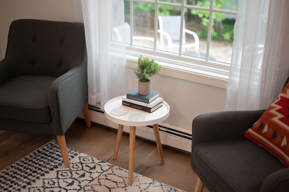 Gorgeous 2BDR Home near Downtown