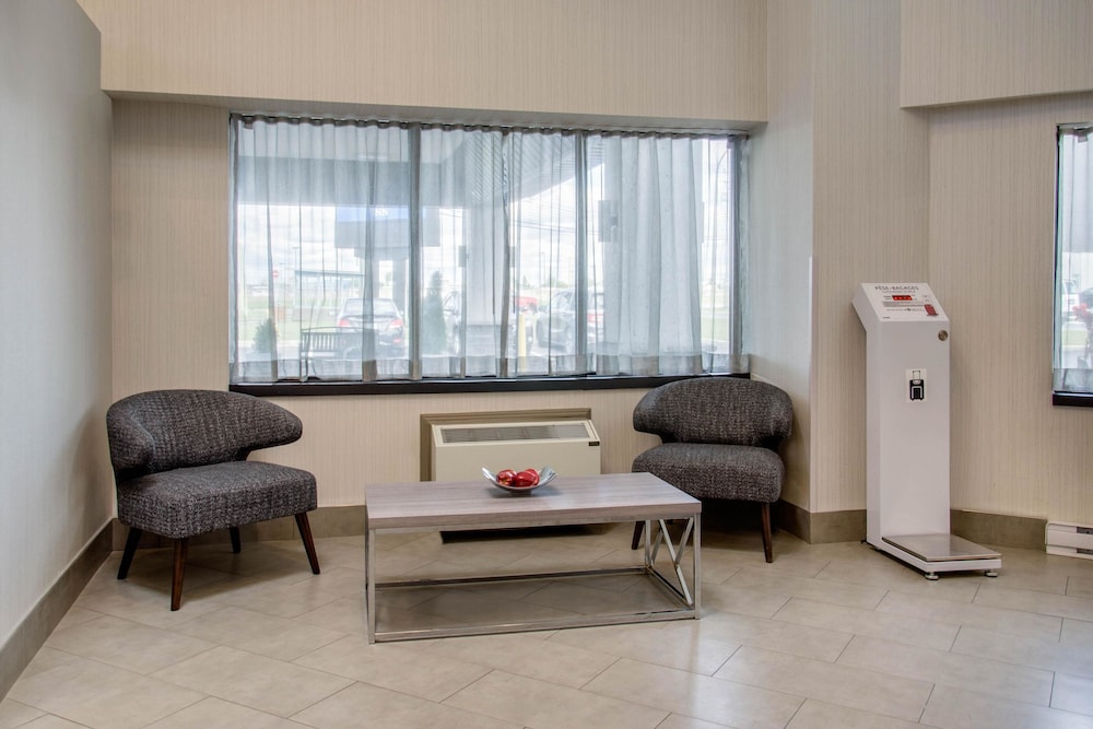 Comfort Inn Aeroport - Property Image 2