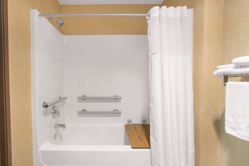 Super 8 by Wyndham Galva - Property Image 14