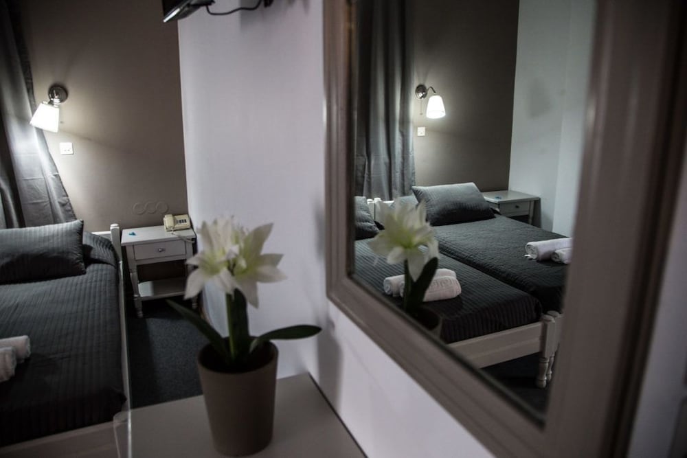 Olive Press Hotel & Apartments