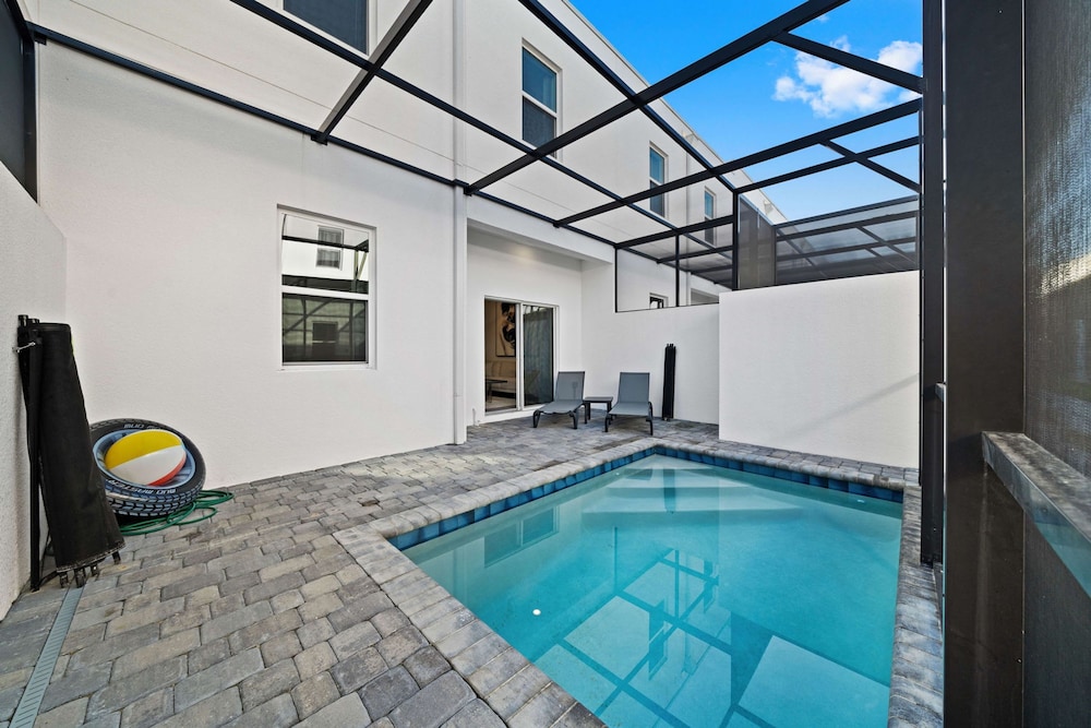 4 Bed Private Family Villa