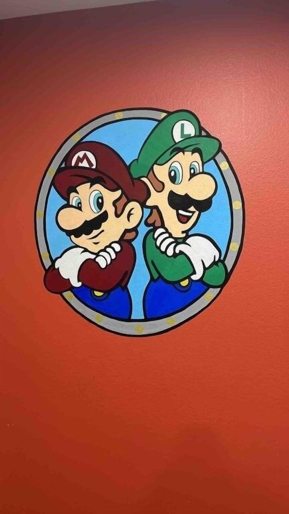 Super Mario Hideaway - Pool, Spa, Game Room Fun! 4 Bedroom Villa