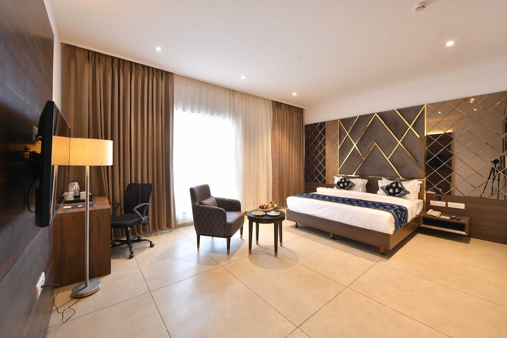 Clubhouse Hotel Morbi