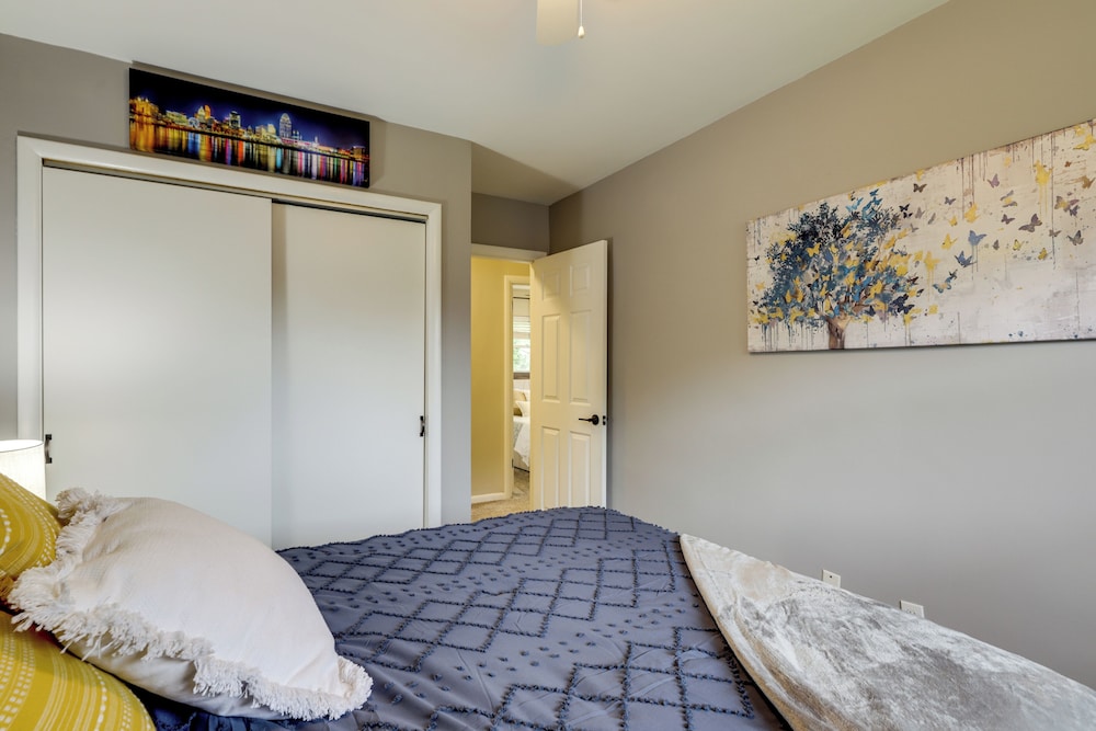10 Mi to Dtwn Cincinnati: Home w/ Patio & Yard!