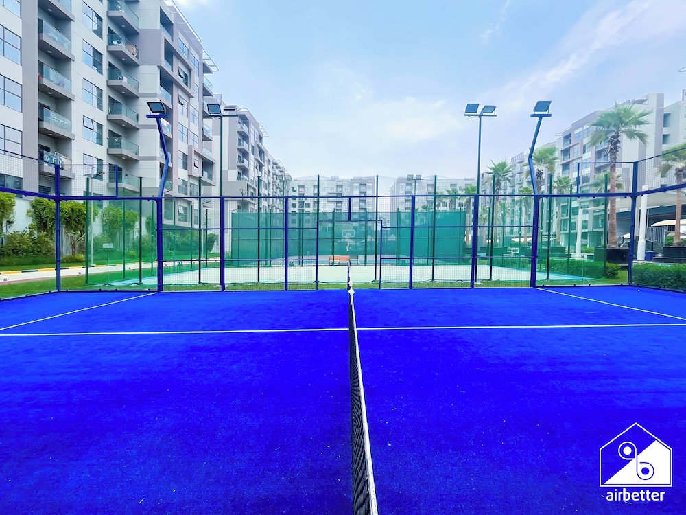Bright 2bed Family Home: Pool, Gym & Kids Play