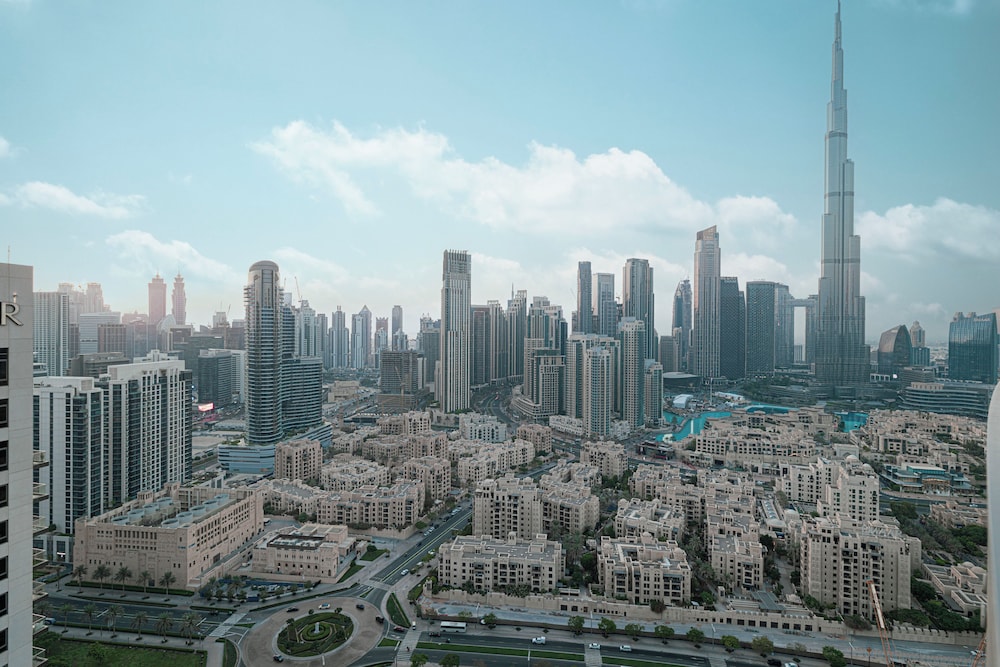 DAMAC Suites by Hostiva – Burj & Fountain