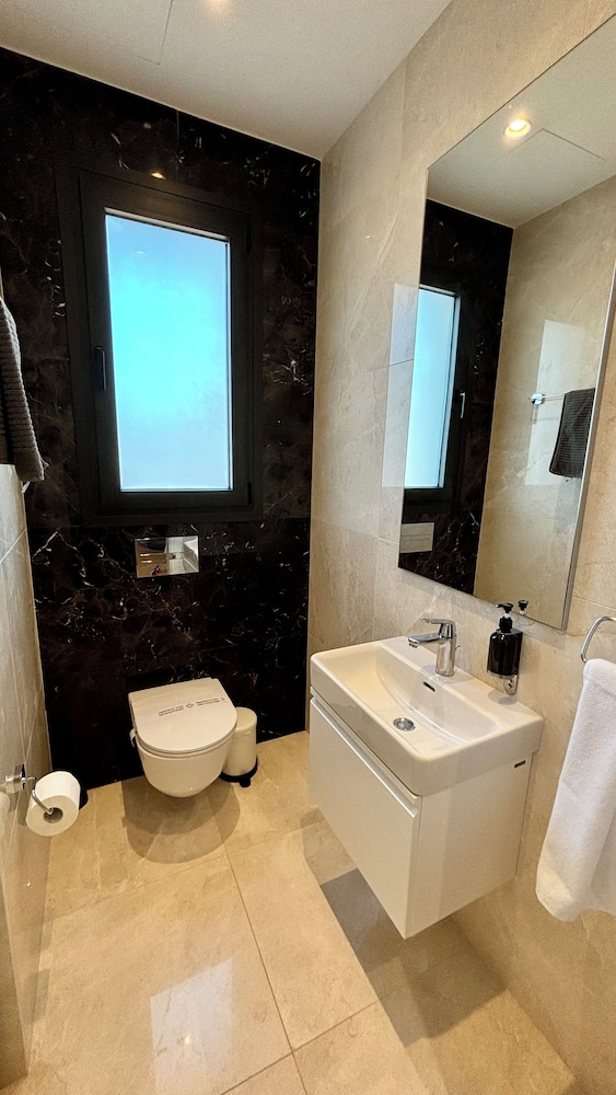 Limassol Vacations - Oxford House Apt by TrulyCyprus - Property Image 5
