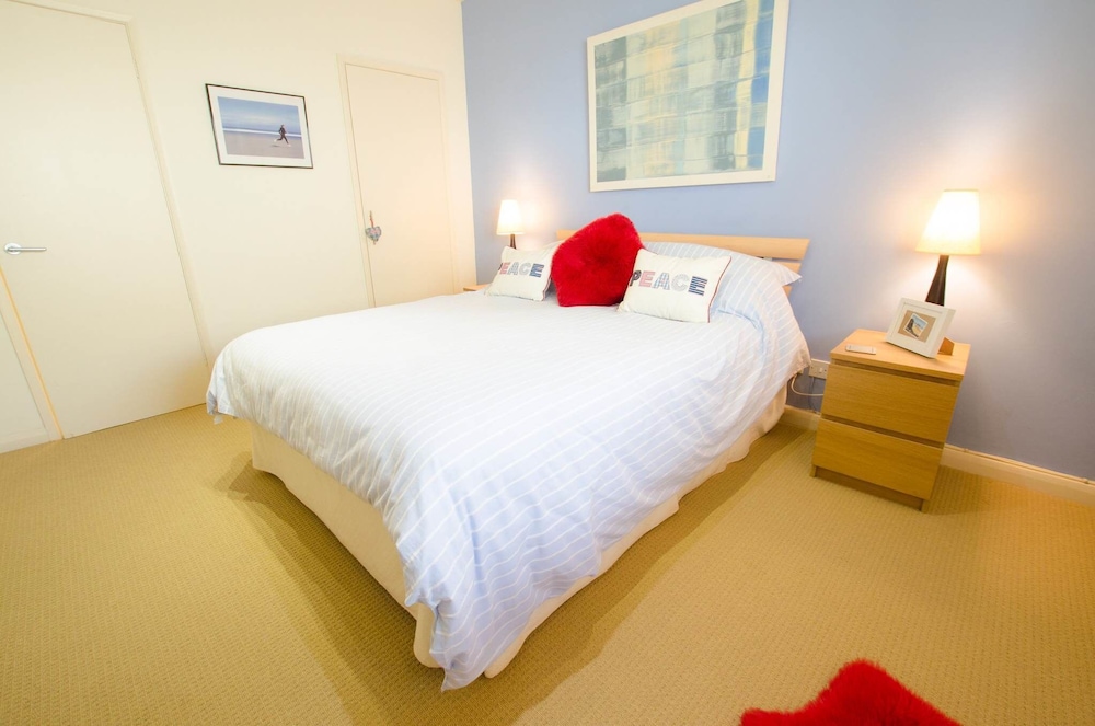 Clifton Court Apt 15 With Heated Pool view 3