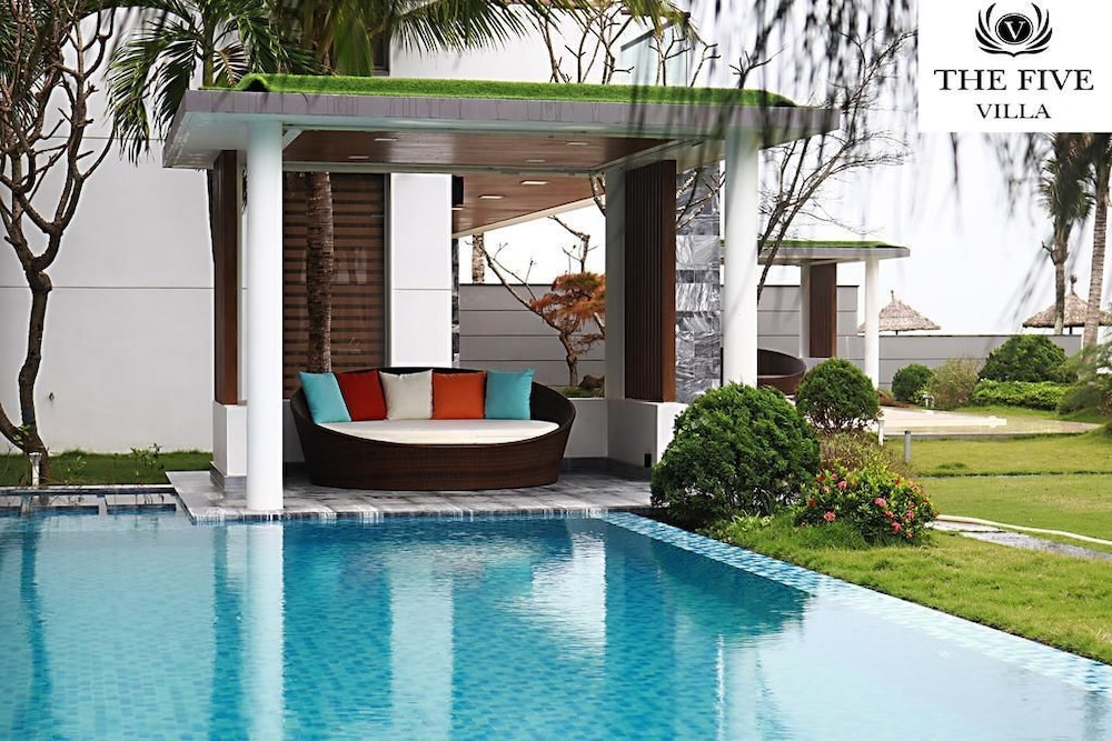 Luxury Yacht Villa