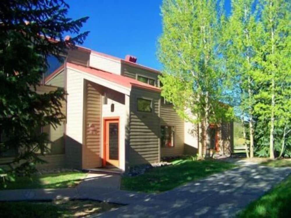 Ski Run Condominiums 2 Bedroom Apartment by Key to the Rockies