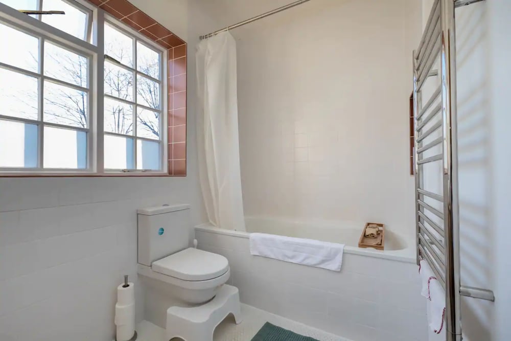Spacious and Bright 2 Bedroom Flat in Kentish Town