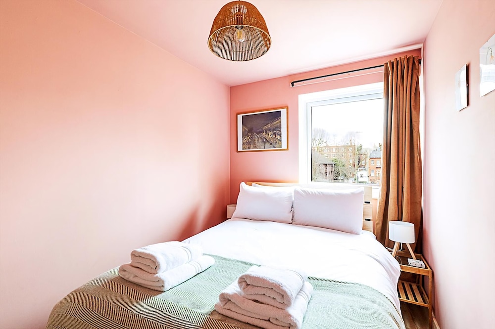 Bright 2-bed Home Near Putney Riverside