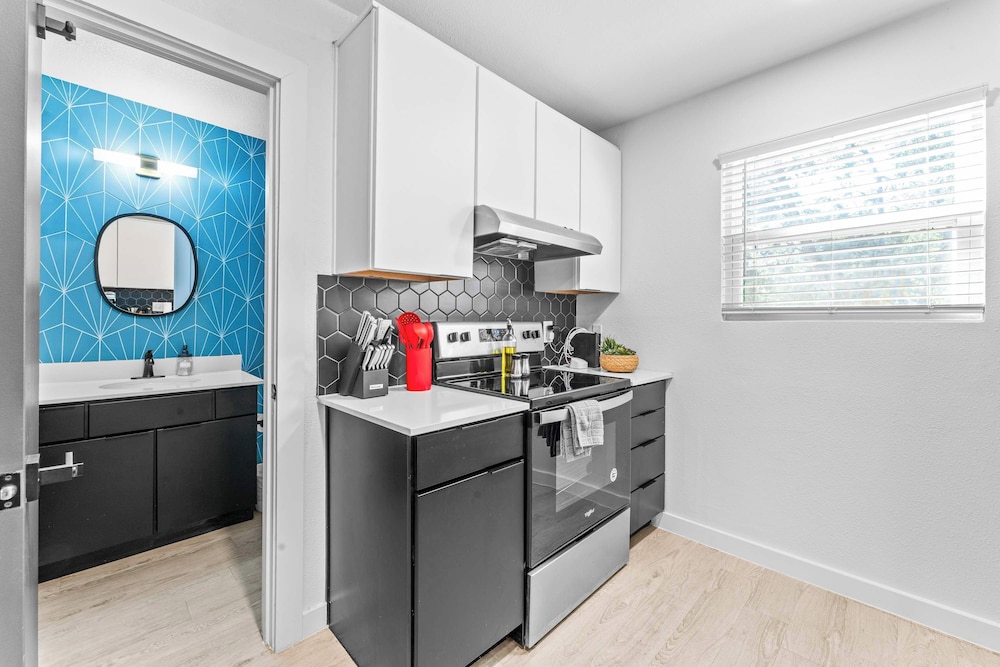 Prime Soco Cute Studio w Laundrywifi 7 Min to DT