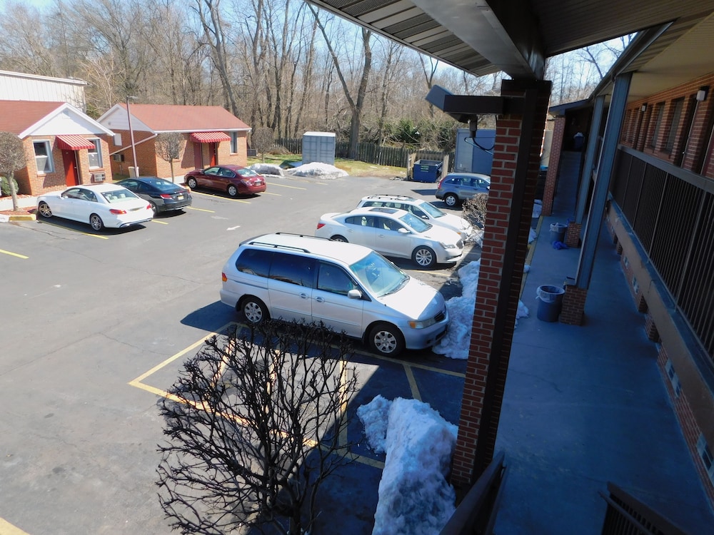 Mounts Motel