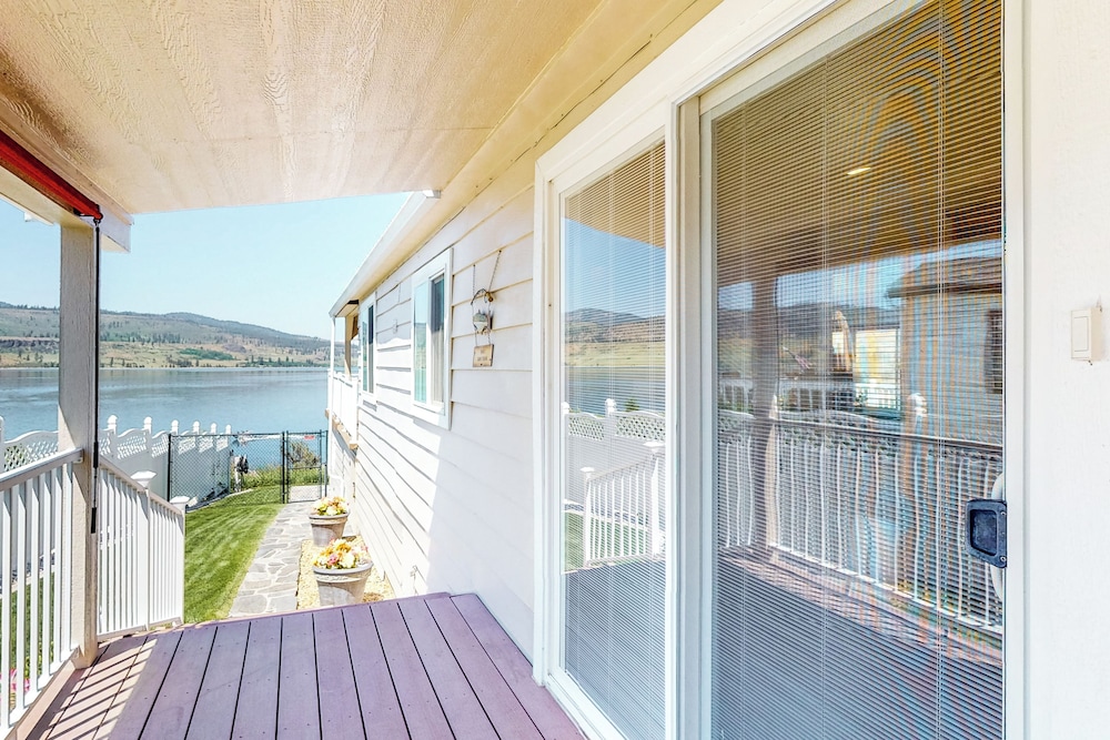 Paradise Point: Lakefront Escape w/ Views