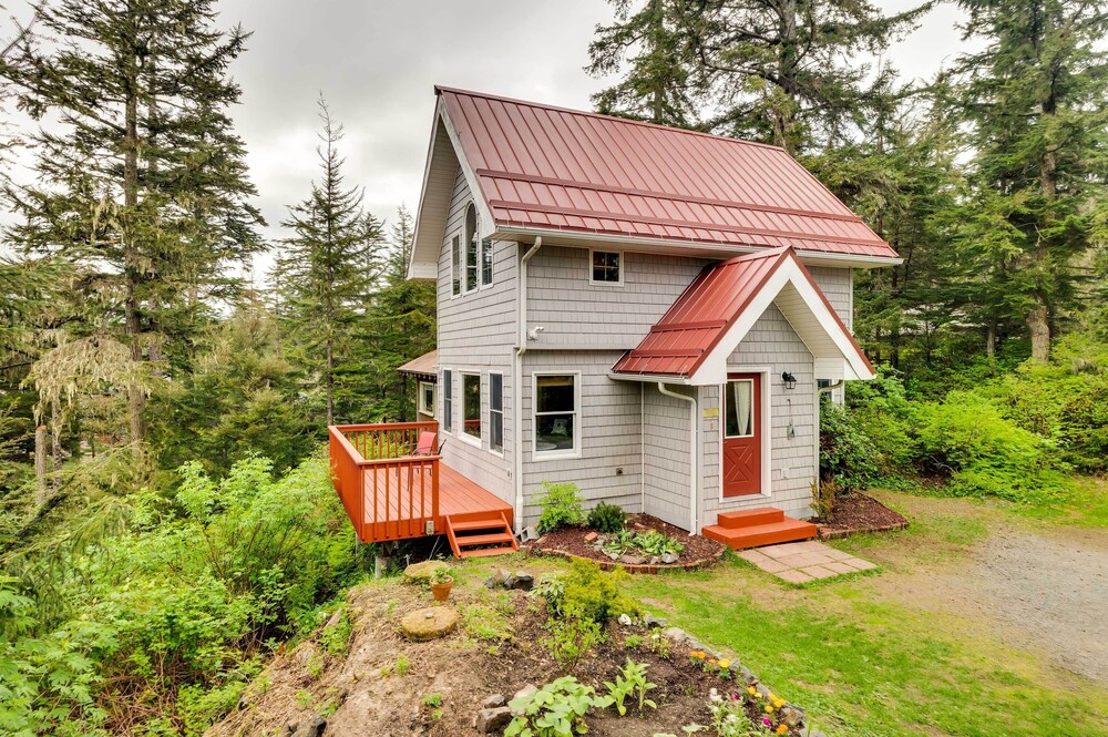 Juneau Vacations - Juneau Vacation Home: Stunning View  Beach Access - Property Image 4