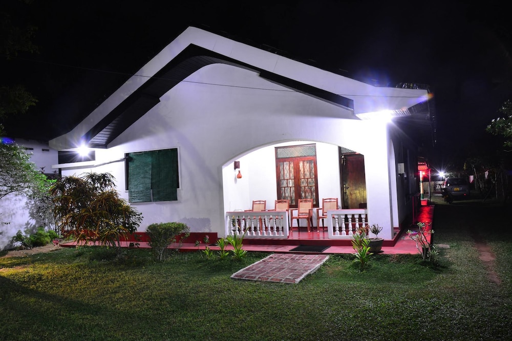 Avon Hikkaduwa Guest House