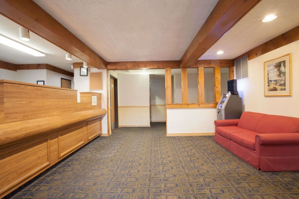 Super 8 by Wyndham Oneonta/Cooperstown view 2