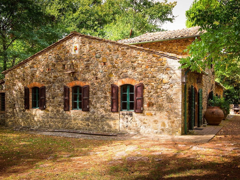 Belvilla by OYO Holiday Home With Pool view 3
