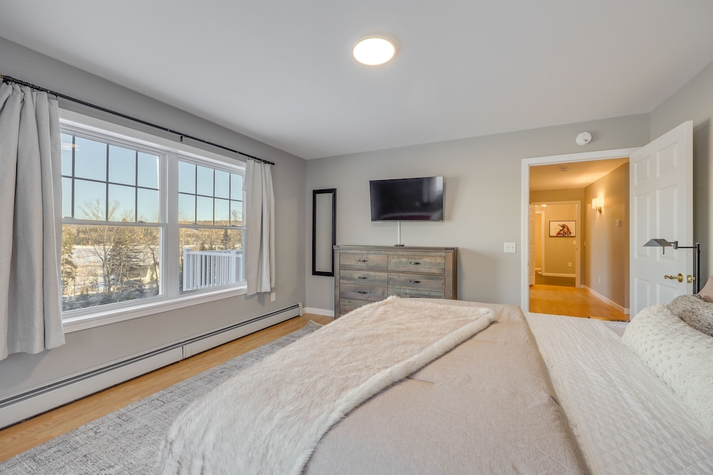Spacious Eagle Lake Home w/ Fireplace & Deck
