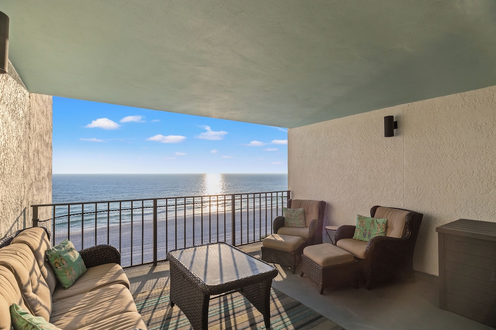 Watercrest Waves! Beachfront 2br/2ba Condo, Sleeps 8, Stunning Gulf Views!