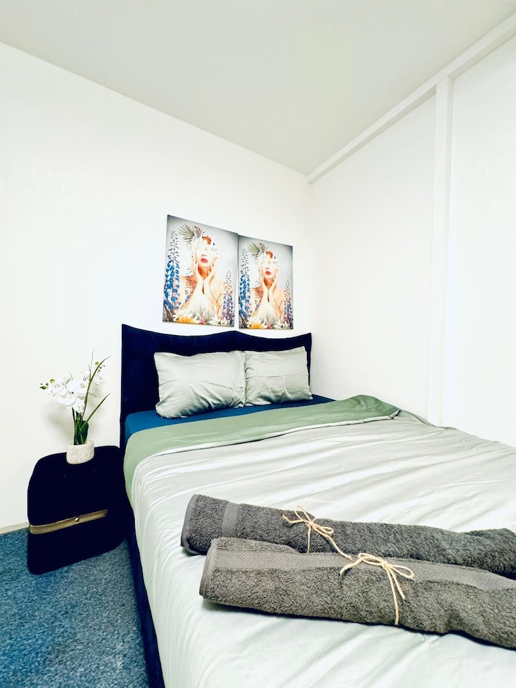 Luxury 7 Bedroom Apartment Sleeps 16
