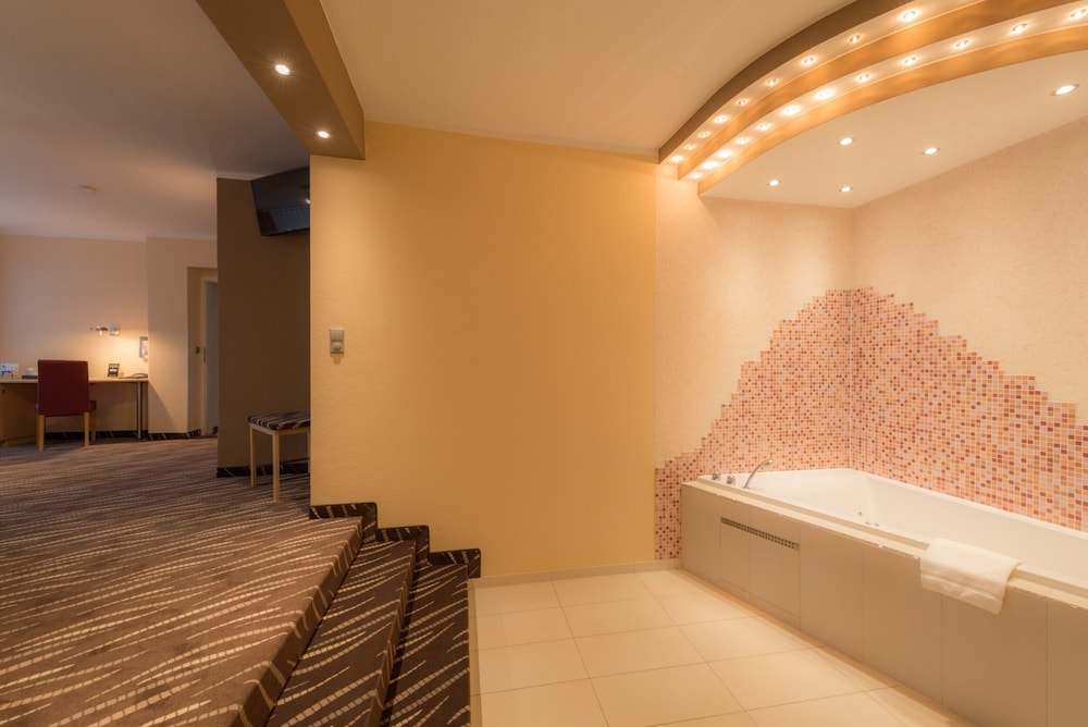 Hamburg Vacations - Heikotel Hotel Windsor - Property Image 4