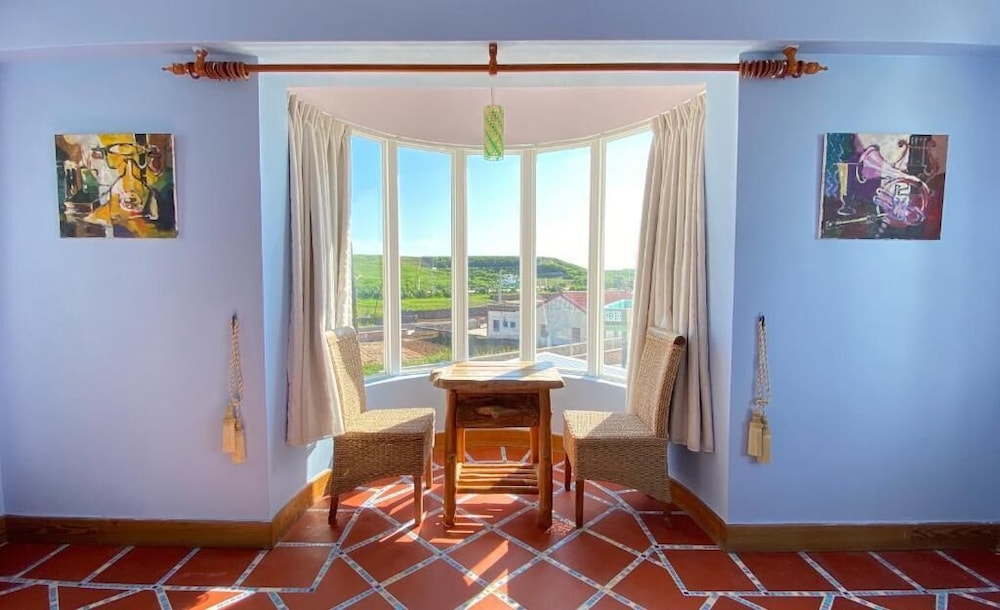 23.5 Blue B & B