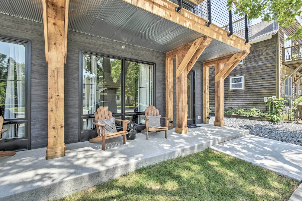 Elkhart Lake Townhome - 20 Mi to Sheboygan!