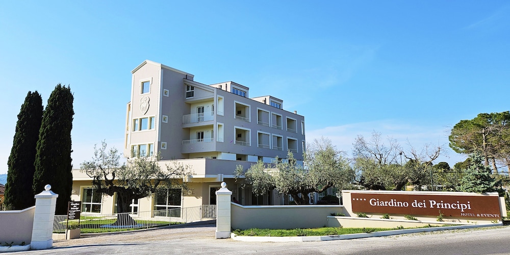 Hotel Giardino Dei Principi - Image 1